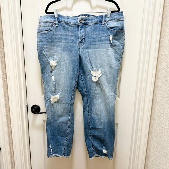 Torrid We Swear By The Fit Boyfriend Distressed Denim Jeans Women's Size 20 Boho - Picture 1 of 12